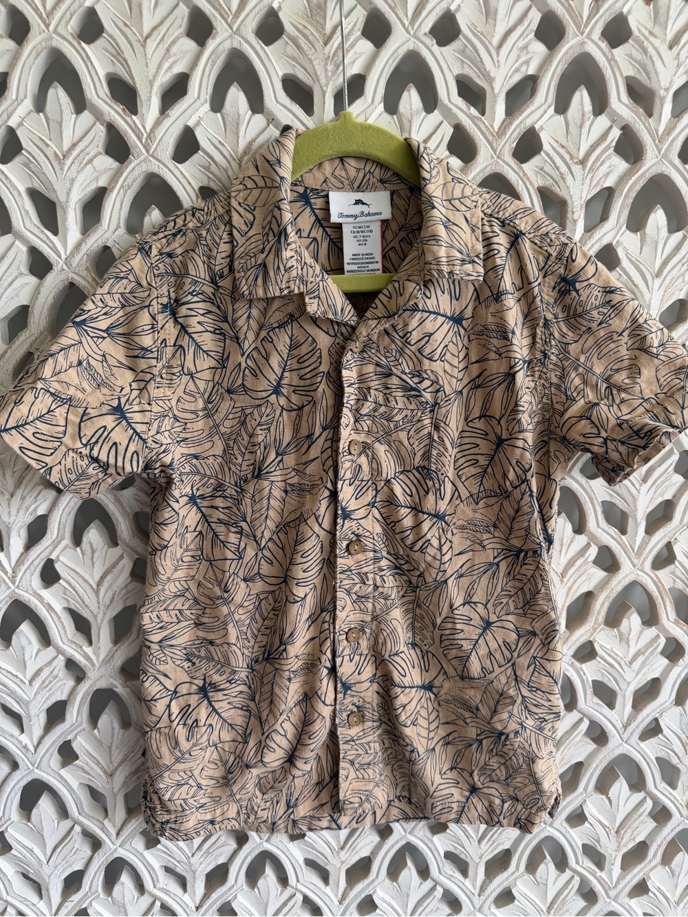 Tommy Bahama Boys' Short Sleeve Button Down Shirt, size M